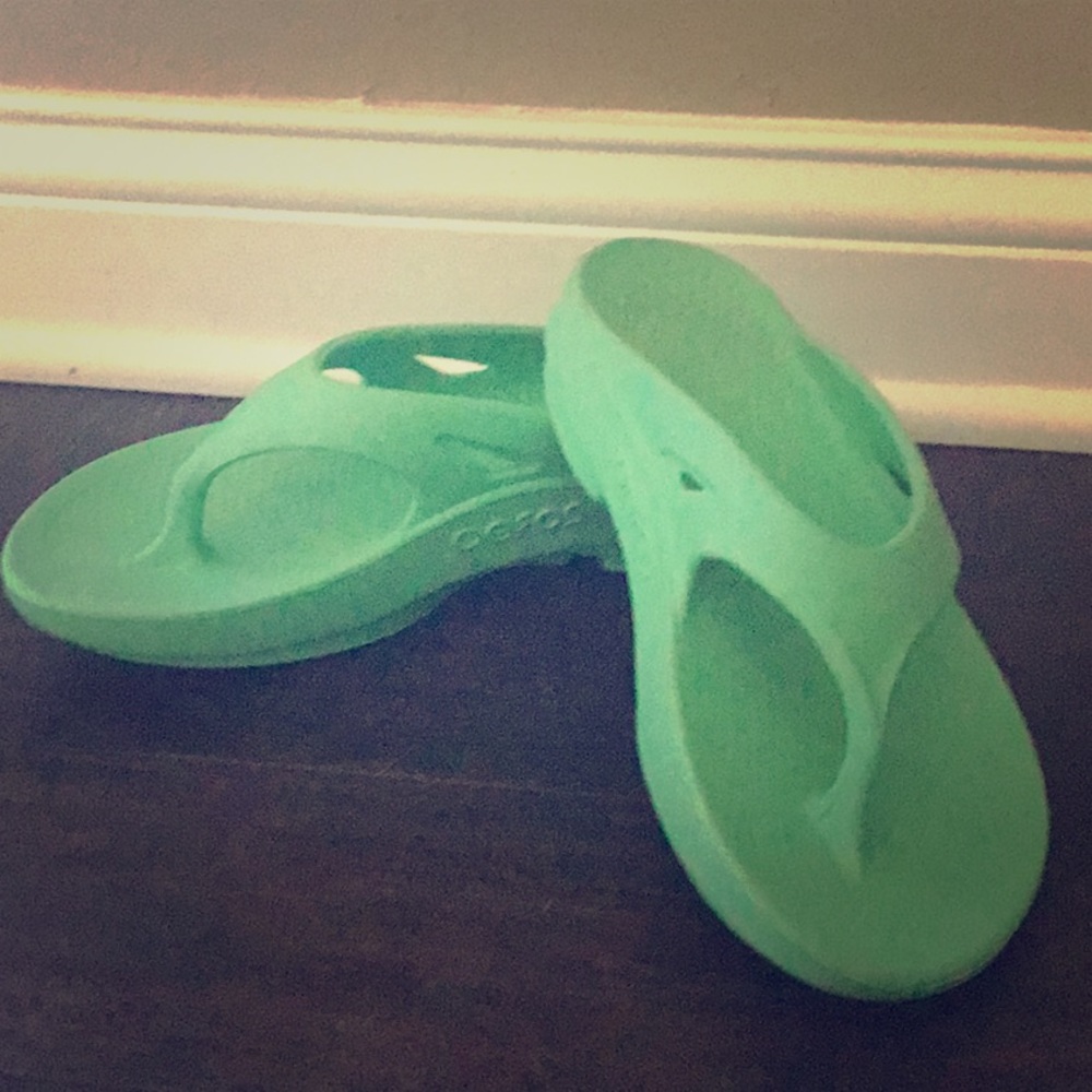 Oofos recovery sandals